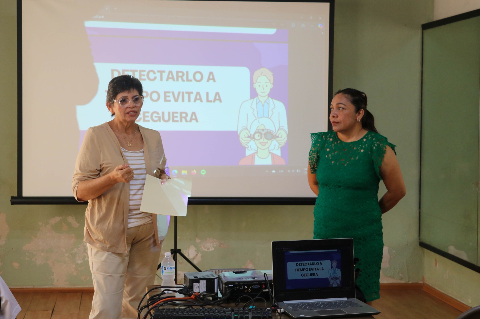 Plática sobre la prevención del glaucoma a usuarias y usuarios del CEJUPE.