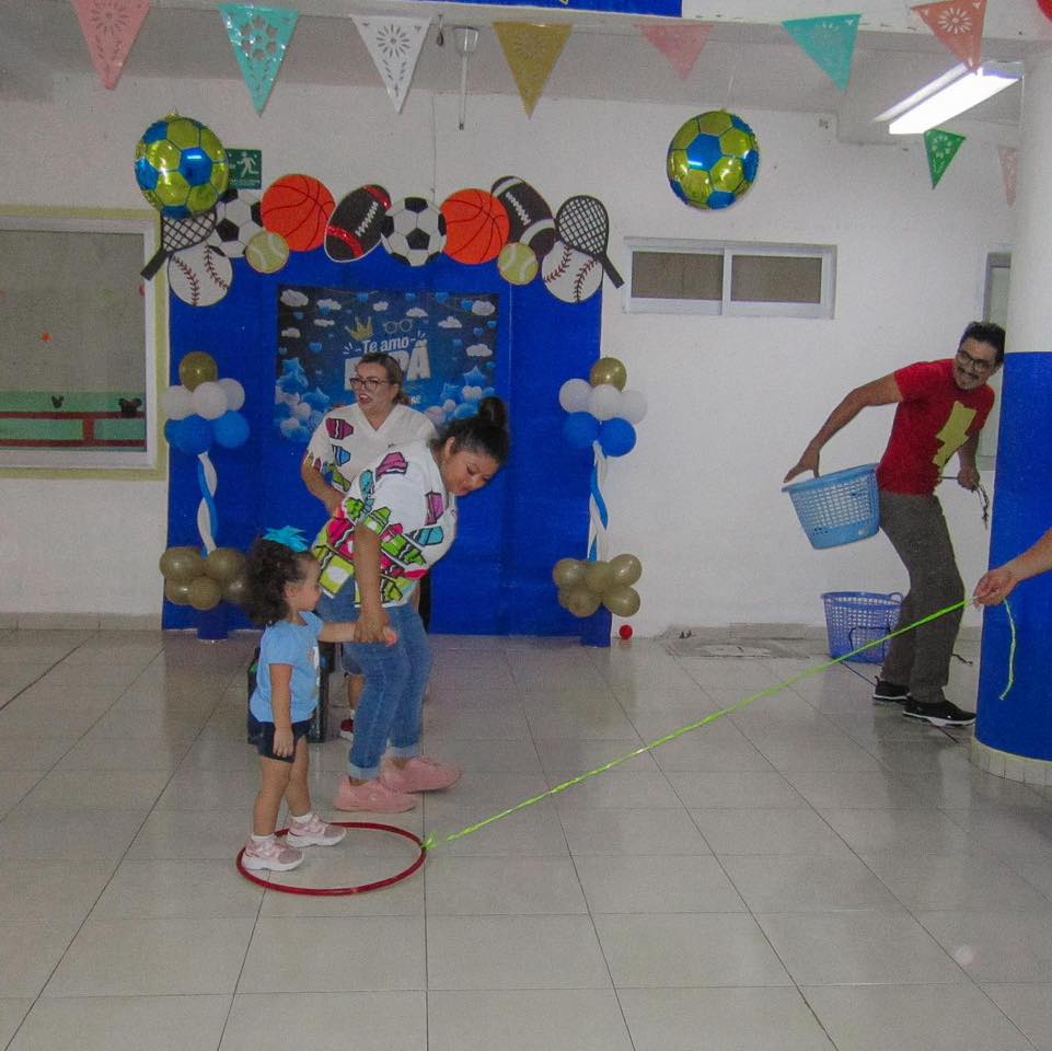 Celebramos el Día del Padre con alegría y actividades dinámicas en los CAI del ISSTEY.