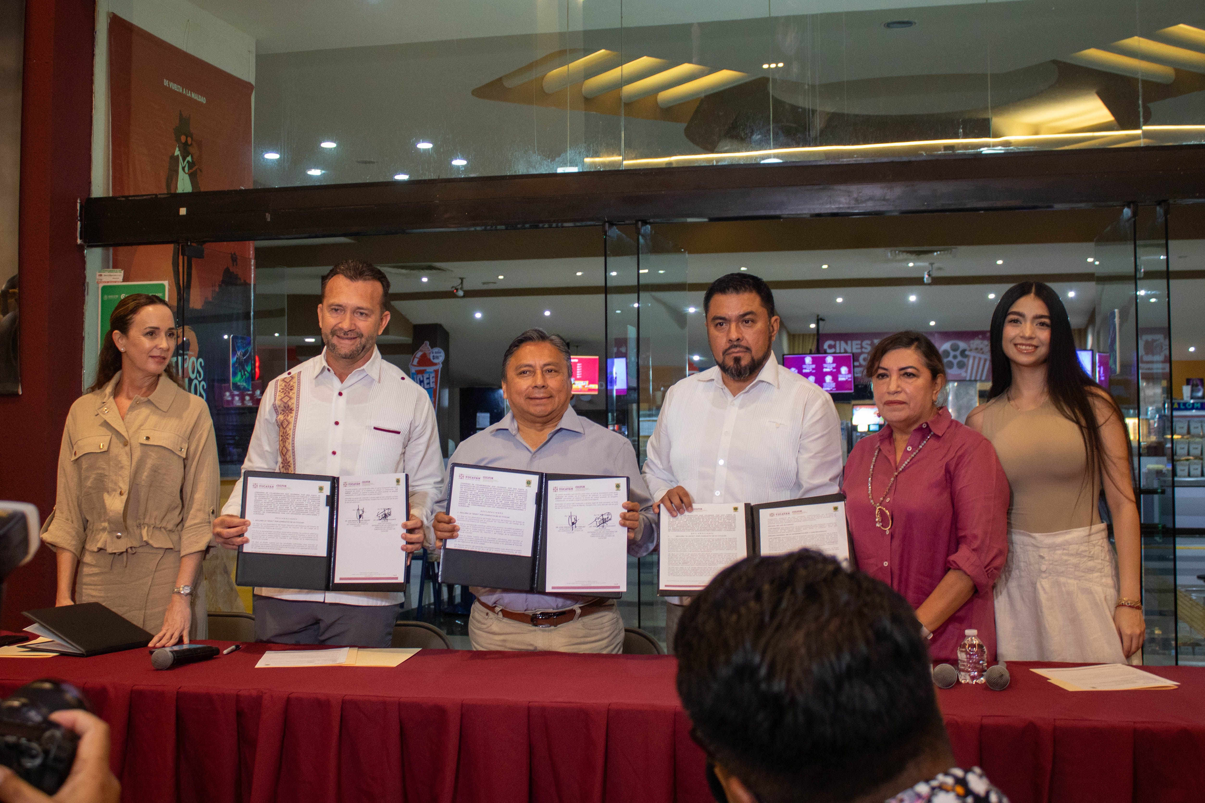 Firma de convenio con CULTUR.